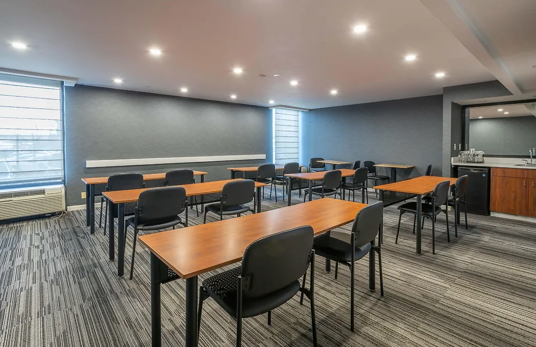 Holiday Inn Express - Newark Airport - Elizabeth By Ihg-1